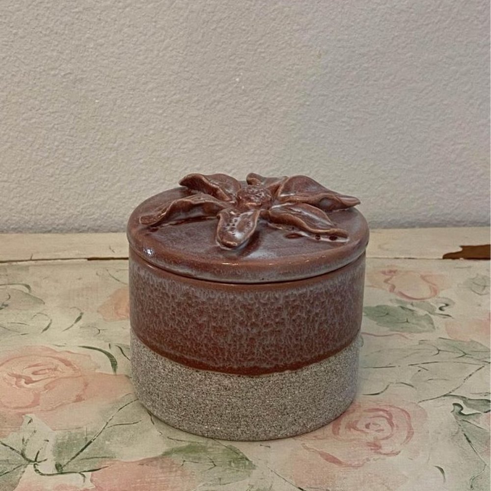 NWOT Antique Rose Flower Round Jewelry Storage Box - Picture 2 of 6